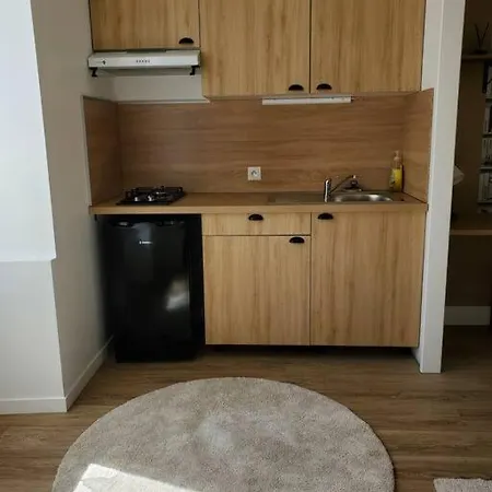 La Grelauderie 7 *